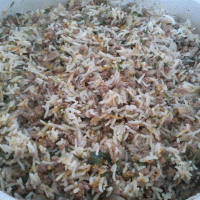 תבשיל אורז עם בשר טחון (סוג של אושפלו)