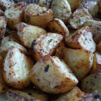 פלחי תפוחי אדמה אפויים בתנור